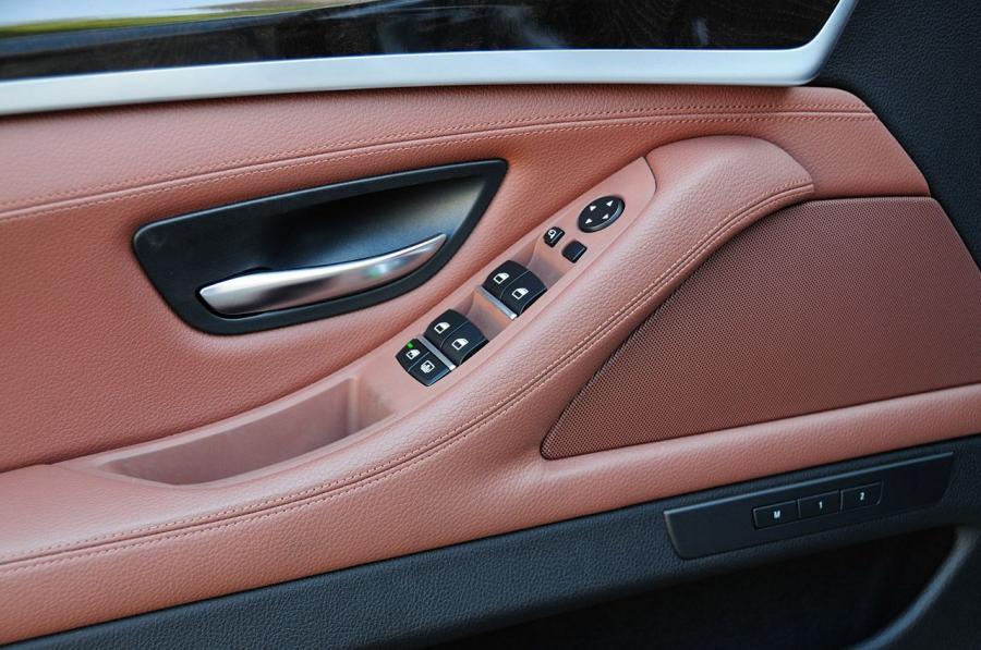  BMW 550i 2011 года  (фото 10 из 51)